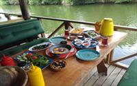 Ağva Kendine Has Cafe & Kahvaltı & Restaurant'ta Nehir Kenarında Serpme Kahvaltı Keyfi